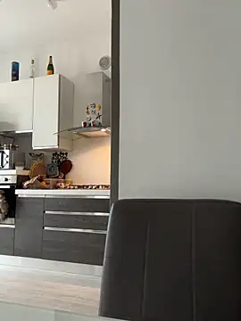 ainaht online show from December 4, 2025, 1:21 pm