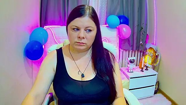 Snapshot of BritneyRaine chatting on September 22, 2025, 12:11 pm BritneyRaine online show from September 22, 2025, 12:11 pm