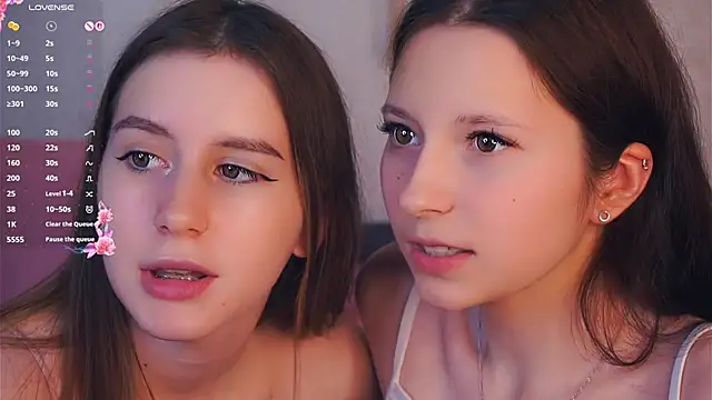 GabrielleLynchard online show from November 11, 2025, 8:36 pm