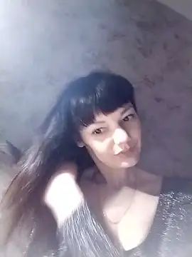 AliceSwan1122 online show from April 21, 2026, 8:37 pm