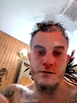 Snapshot of Clownboi17 chatting on October 16, 2025, 2:20 am Clownboi17 online show from October 16, 2025, 2:20 am