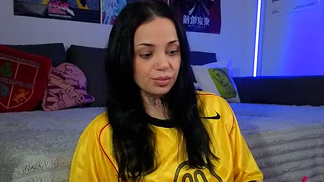 KiraQuinn1 online show from May 17, 2026, 5:24 pm