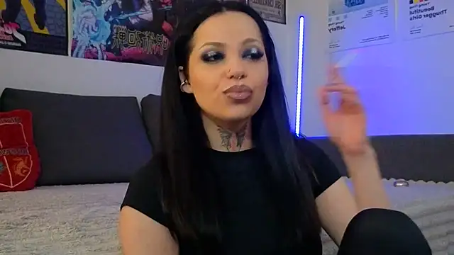 KiraQuinn1 online show from April 8, 2026, 3:57 pm