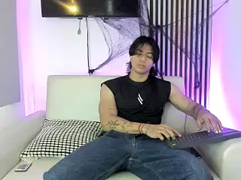 Snapshot of toji_luxxer chatting on October 26, 2025, 8:20 pm toji luxxer online show from October 26, 2025, 8:20 pm