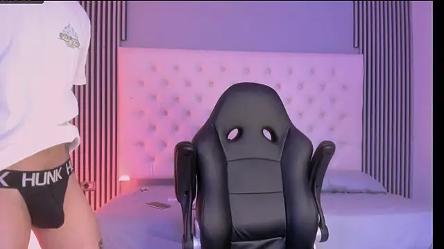 Snapshot of toji_luxxer chatting on November 20, 2025, 8:09 pm toji luxxer online show from November 20, 2025, 8:09 pm