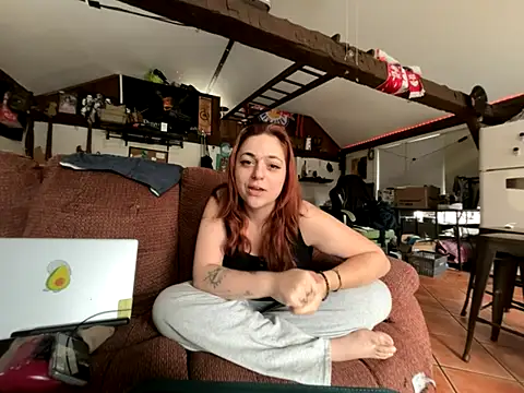 Snapshot of PeridotPrincessOfficial chatting on November 12, 2025, 5:39 pm PeridotPrincessOfficial online show from November 12, 2025, 5:39 pm