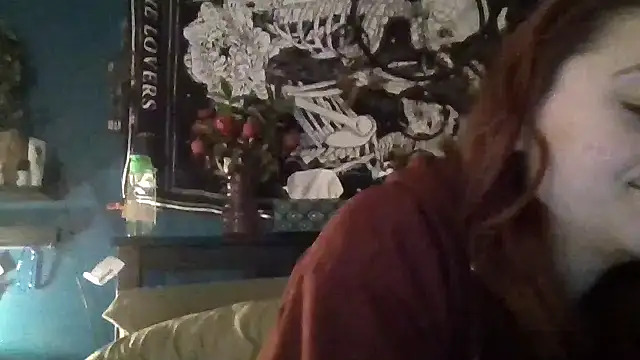 Snapshot of PeridotPrincessOfficial chatting on November 10, 2025, 10:04 pm PeridotPrincessOfficial online show from November 10, 2025, 10:04 pm