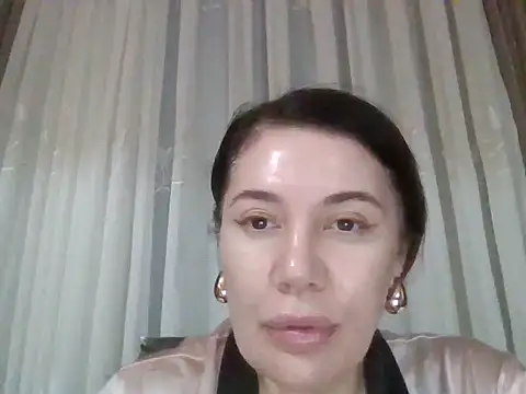 Snapshot of Lomivah chatting on December 16, 2025, 7:18 pm Lomivah online show from December 16, 2025, 7:18 pm