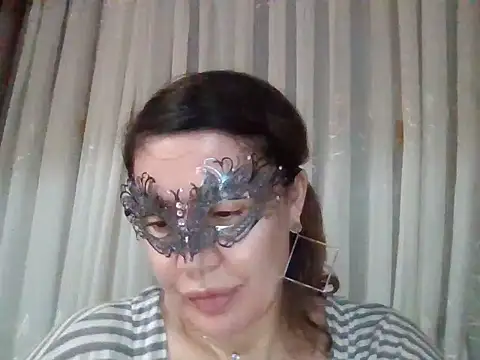 Snapshot of Lomivah chatting on November 9, 2025, 7:07 pm Lomivah online show from November 9, 2025, 7:07 pm