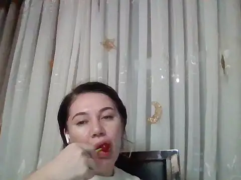 Snapshot of Lomivah chatting on November 15, 2025, 8:35 pm Lomivah online show from November 15, 2025, 8:35 pm