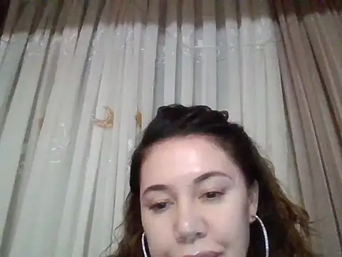 Snapshot of Lomivah chatting on November 3, 2025, 2:31 pm Lomivah online show from November 3, 2025, 2:31 pm