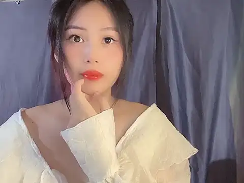 Lyly4757 online show from October 12, 2025, 2:40 pm