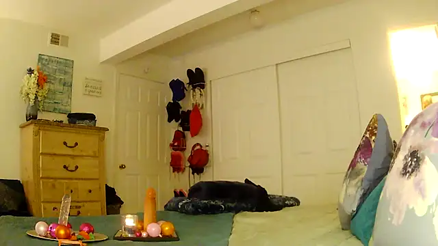 Ariasweetaspie online show from December 16, 2025, 5:11 am