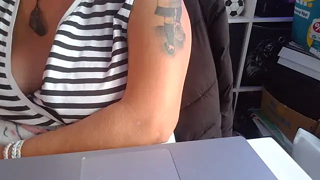 Snapshot of Milf_Lady_Frankfurt chatting on September 27, 2025, 12:22 pm Milf Lady Frankfurt online show from September 27, 2025, 12:22 pm