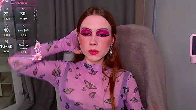 KarenSmitht online show from October 12, 2025, 3:57 pm