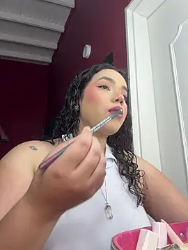 krisstenSantos online show from December 20, 2025, 1:14 pm