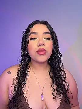 krisstenSantos online show from March 19, 2026, 2:39 pm