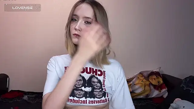 Snapshot of SoftcoreAlly chatting on October 21, 2025, 1:43 pm SoftcoreAlly online show from October 21, 2025, 1:43 pm