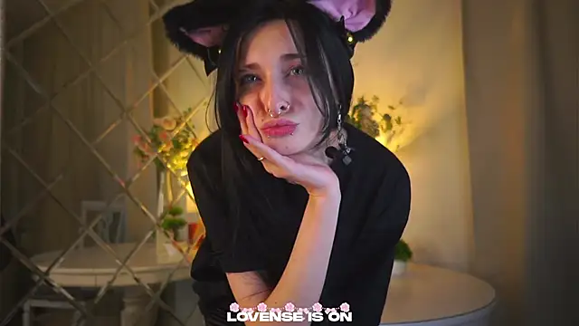 Snapshot of DarcyAspacio chatting on December 3, 2025, 11:20 am DarcyAspacio online show from December 3, 2025, 11:20 am