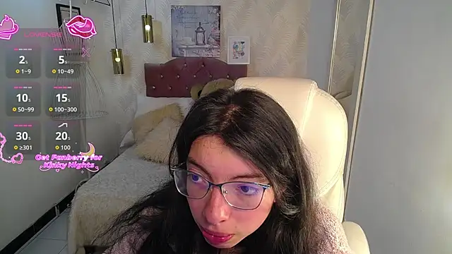 Snapshot of alllyson_ chatting on November 4, 2025, 7:39 pm alllyson online show from November 4, 2025, 7:39 pm