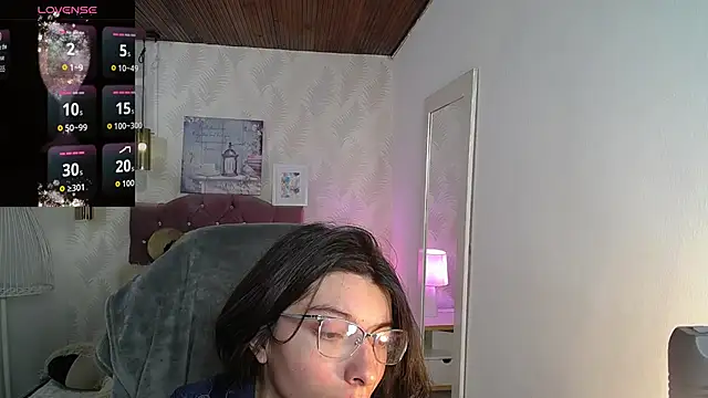 Snapshot of alllyson_ chatting on November 6, 2025, 7:51 pm alllyson online show from November 6, 2025, 7:51 pm