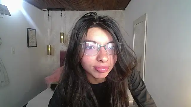 Snapshot of alllyson_ chatting on December 3, 2025, 8:08 pm alllyson online show from December 3, 2025, 8:08 pm