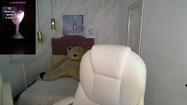 Snapshot of alllyson_ chatting on November 11, 2025, 7:52 pm alllyson online show from November 11, 2025, 7:52 pm