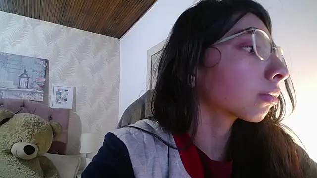 Snapshot of alllyson_ chatting on December 5, 2025, 8:17 pm alllyson online show from December 5, 2025, 8:17 pm