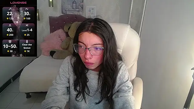 Snapshot of alllyson_ chatting on November 19, 2025, 7:47 pm alllyson online show from November 19, 2025, 7:47 pm