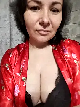 Mia24Blove online show from October 15, 2025, 6:27 pm