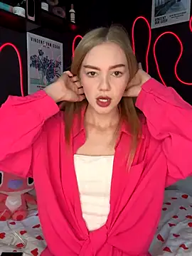 Snapshot of MilaMoone chatting on October 15, 2025, 10:34 am MilaMoone online show from October 15, 2025, 10:34 am