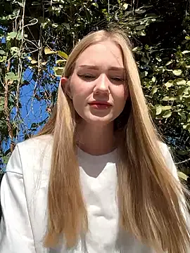 Snapshot of MilaMoone chatting on September 22, 2025, 10:10 am MilaMoone online show from September 22, 2025, 10:10 am