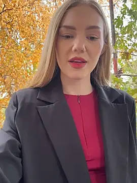 Snapshot of MilaMoone chatting on October 24, 2025, 11:09 am MilaMoone online show from October 24, 2025, 11:09 am