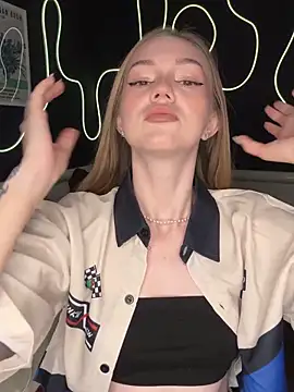 MilaMoone online show from December 14, 2025, 11:49 am