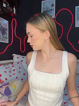 Snapshot of MilaMoone chatting on October 18, 2025, 11:23 am MilaMoone online show from October 18, 2025, 11:23 am