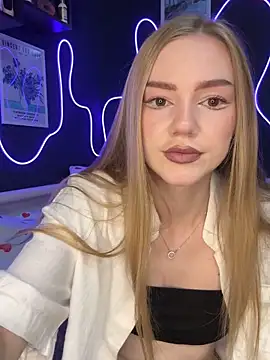 Snapshot of MilaMoone chatting on October 19, 2025, 9:12 am MilaMoone online show from October 19, 2025, 9:12 am