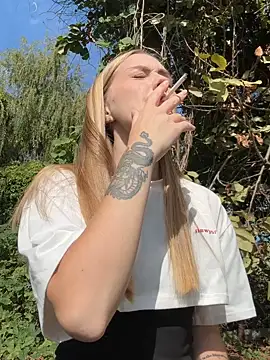 Snapshot of MilaMoone chatting on September 25, 2025, 10:32 am MilaMoone online show from September 25, 2025, 10:32 am