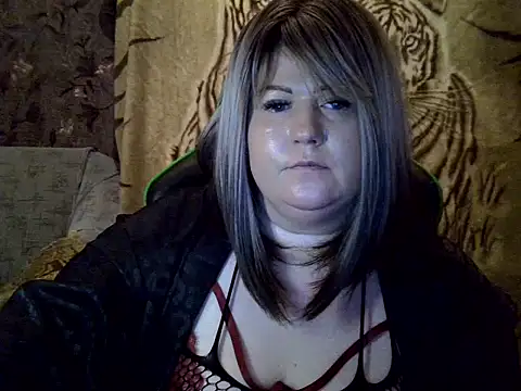 YuliiaSan online show from December 3, 2025, 7:46 pm