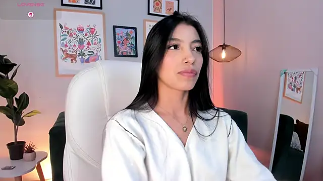 Snapshot of Tiffany_Low chatting on June 21, 2026, 4:57 pm Tiffany Low online show from June 21, 2026, 4:57 pm