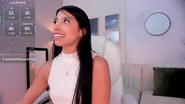 Snapshot of Tiffany_Low chatting on November 21, 2025, 3:22 pm Tiffany Low online show from November 21, 2025, 3:22 pm