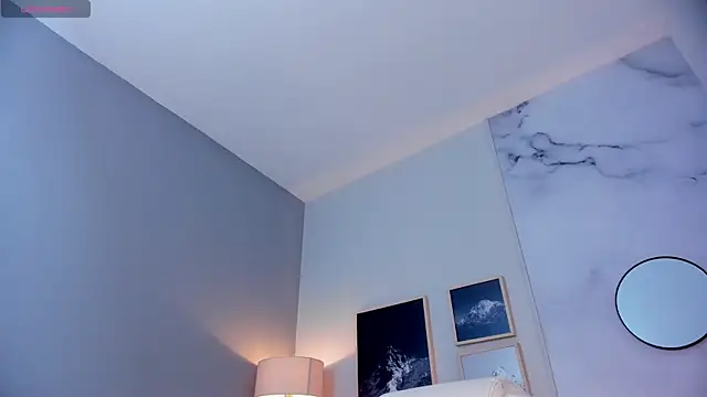 Snapshot of Tiffany_Low chatting on November 19, 2025, 3:01 pm Tiffany Low online show from November 19, 2025, 3:01 pm