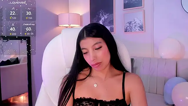 Snapshot of Tiffany_Low chatting on November 13, 2025, 12:53 pm Tiffany Low online show from November 13, 2025, 12:53 pm