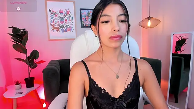 Snapshot of Tiffany_Low chatting on June 19, 2026, 5:30 pm Tiffany Low online show from June 19, 2026, 5:30 pm