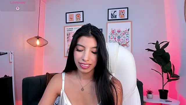 Snapshot of Tiffany_Low chatting on June 17, 2026, 3:44 pm Tiffany Low online show from June 17, 2026, 3:44 pm
