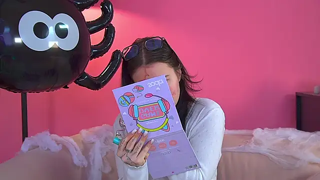 AnneAvery online show from November 1, 2025, 6:30 am