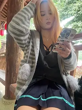 Snapshot of yuki_june chatting on December 5, 2025, 7:07 am yuki june online show from December 5, 2025, 7:07 am