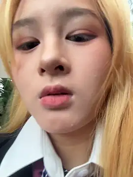 Snapshot of yuki_june chatting on November 18, 2025, 8:28 am yuki june online show from November 18, 2025, 8:28 am