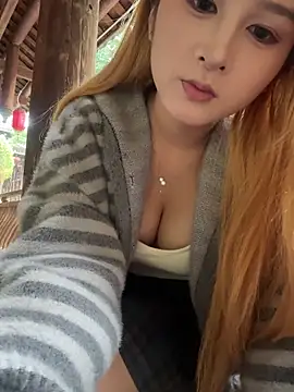 Snapshot of yuki_june chatting on December 4, 2025, 8:57 am yuki june online show from December 4, 2025, 8:57 am