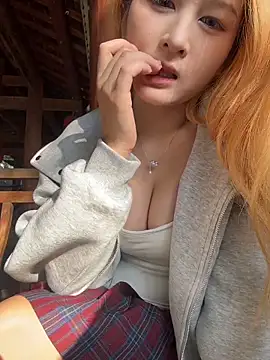 Snapshot of yuki_june chatting on December 19, 2025, 8:06 am yuki june online show from December 19, 2025, 8:06 am