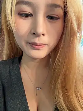 Snapshot of yuki_june chatting on November 25, 2025, 9:09 am yuki june online show from November 25, 2025, 9:09 am